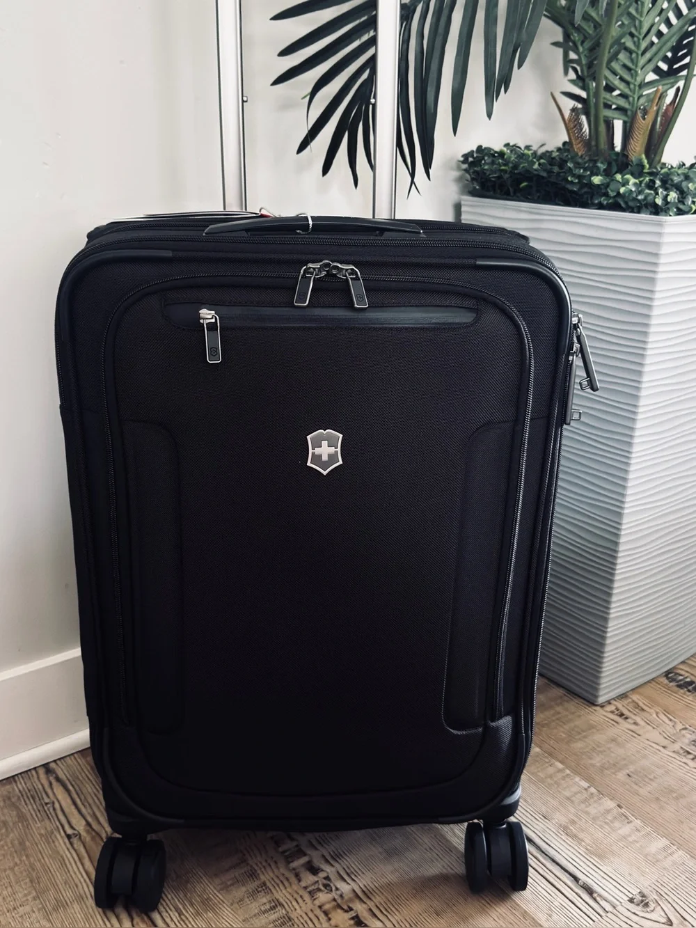 Victorinox Werks Traveler 7.0 Frequent Flyer Carry-On Spinner Upright 🕴🏖